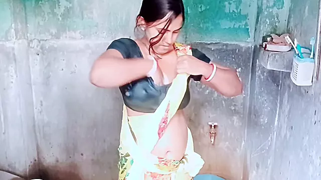 Bengali Bhabhi In Bathroom Full Viral Mms (cheating Wife Amateur Homemade Wife Tamil 18 Year Old Indian Uncensor