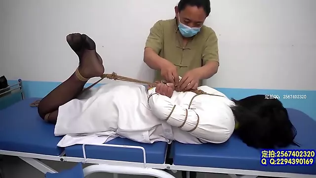 Asiatica Legata, Donne Asia, Asia Calze, Sadomaso, Femdom Sadomaso, Legata Con Le Calze, Brunetta Legato