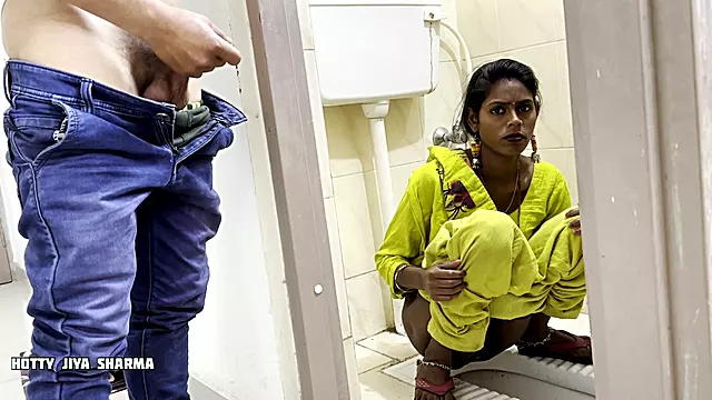 Amatør Par, Amatør, Par Fra, Par Som Tisser, Tisse, Toalett, Hard Puling, Nabo, Naken, Pissing Toalet