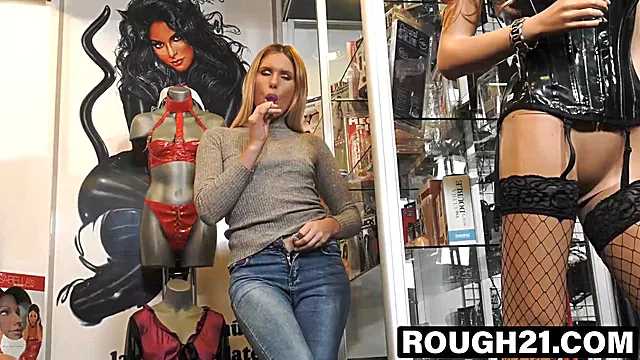 Rondborstige Babes, Babe Borsten, Grote Tieten Neuken, Groot Kut, Voorbind Dildo, Lesbisch Kont Likken
