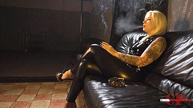 Harcore Dominação, Dominação Feminina, Dominaçao Fetish, Salto Alto Fetishe, Salto Alto, Fumando Salto Alto
