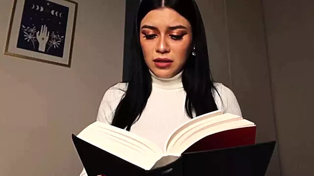Hot Latina Step-Mommy Sweetieluna Fucks Herself with Dildo in 4K