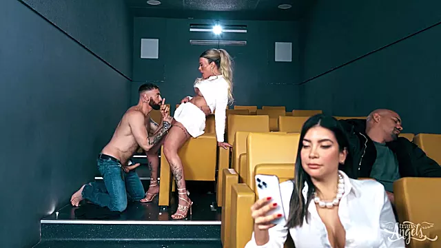 Versohlen Anal, Lateinisch Big Boobs, Euter, Blond, Fersen Brunette, Brünette Öffentlich, Kurzhaarige Brünette