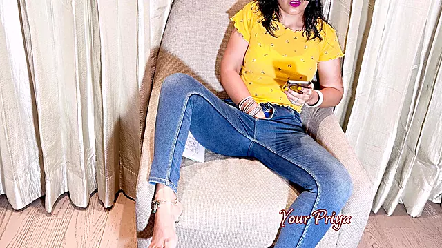 Cute Teen Priya Girl Masturbate After Watch Porn in Friend's Phone
