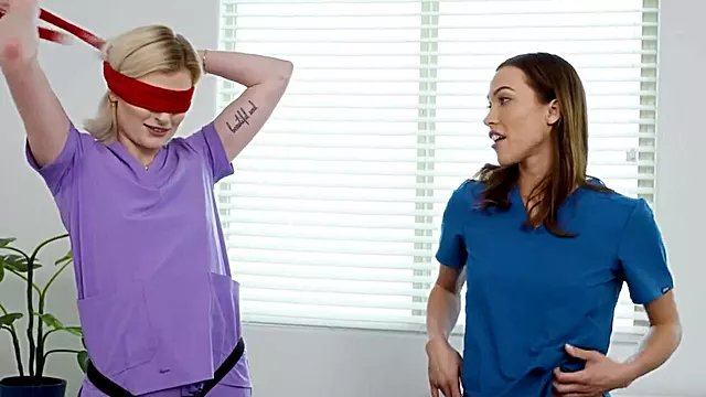 Blondyny, Lesba Zavazane Oci, Blondýny Lesbičky, Lesbičky Prstění, Líže Si Kundu, Přírodní Kočička