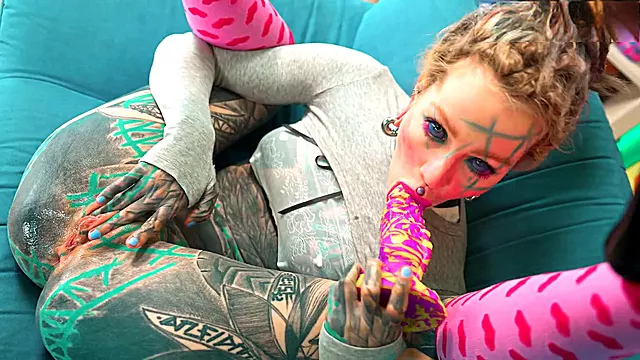 Dreadlock girl, alternative, anal masturbation