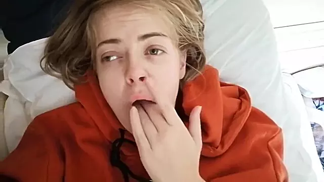 Lovejuicesmaker - Russian Kinky Girl Masturbating In Tr
