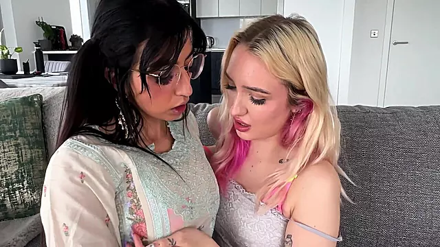 Blonda Cu Curu Mare Tanara, Tate Mari, Sanii Mari Adolescente, Lesbiene Cu Pizde Mari, Blonda Cu Țațe