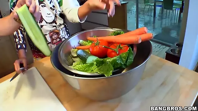 ورزش سکسی, سبزه ناز, بلوند ناز, فیلم سکسی با همسایه, خوشگل ناز, سکس پسر خوشکل, سبزه بلوند