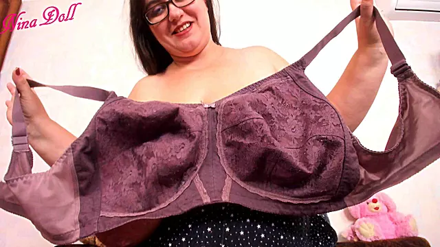 Amateur Titten, Amateur Brünette, Riesige Brüste Amateur, Euter, Busty Bruenette Amateur, Dicke Natürliche Titten