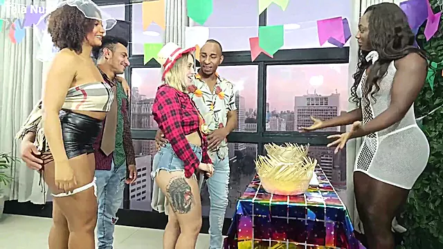 Sophie Stephanie Vem Colocar Lenha Nessa Duas Gostosas (