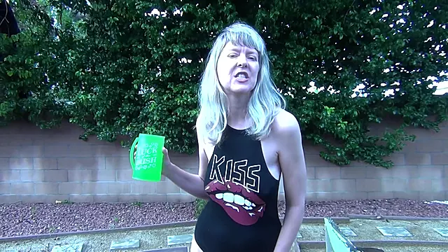 Matorka Amater, Solo Amaterke, Mature Amater, Milf, Mamare Solo, Zena Piša, Solo Matorke, Fetiš Pišanje