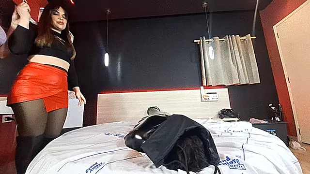 Kvindelig Dmoinans, Femdom Dominans, Prutte I Ansigt, Sidde På Ansigt, Prut, Femdom Kvindelig
