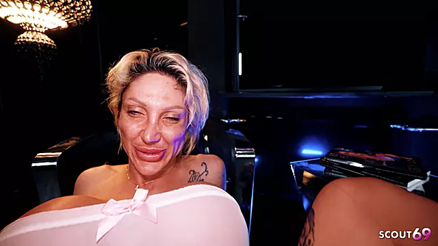 Store Bryster Anal, Største Røv Nogensinde, Sutte Pik Og Finger, Tysk Par, Tysk Show, Modne Handjob
