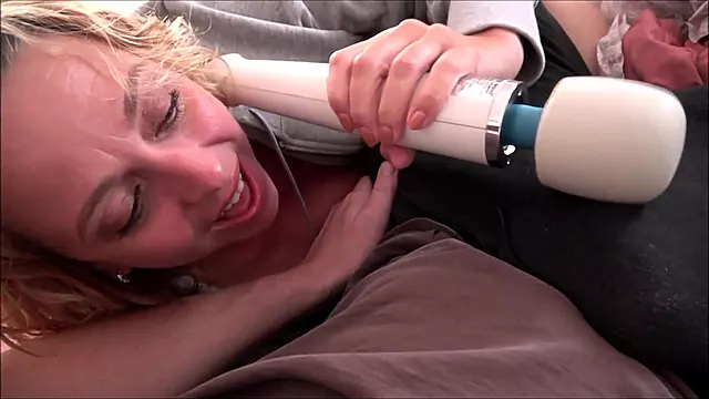Kunda, Sperma Na Plazi, Velká Prdel Velké Prsa Blondýna, Blondyny, Orgasmus Vystrik, Strikani Na Kundu
