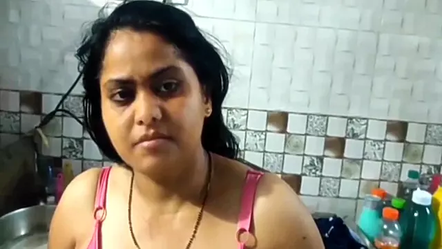 Kamwali Bai Ne Khana Banate Waqt Kitchen Mein Malik Se Chudai Karai