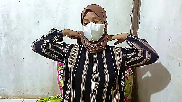 Guru Hijab Masturbation