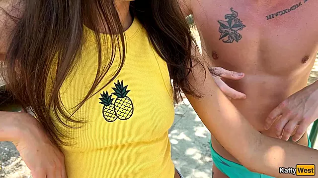 Bisex Doppelt, Bisex Mit Ehefrau, Doppelter Blowjob, Bruenette Cumshot, Brunette Hausfrau