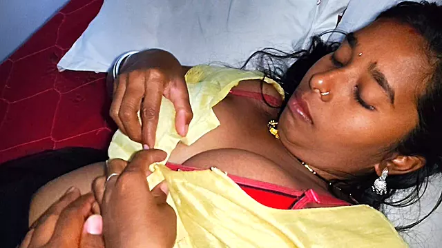 Indian Sadi Wali Bhabhi - Vegetable Selling Stepsister-in-law and Unknown People Buying Vegetables Hot Movie.