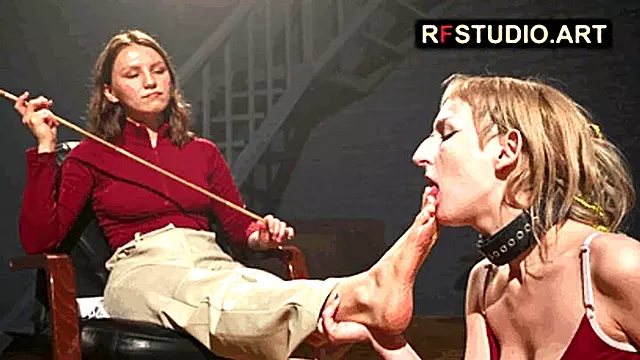 Femme Dominatrice, Pied Domination, Pieds Femmes, Femme Vénère Les Pied, Femme Rend, Pieds, Adoration Des Pieds
