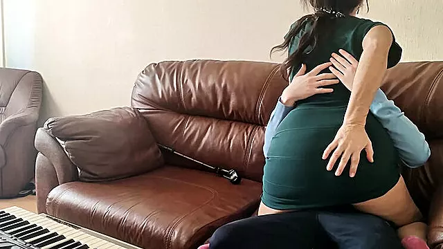 Grande Bella Donna, Tettona Coppia, Coppie Vecchie E Coppie Giovani, Anziane Tette Enormi