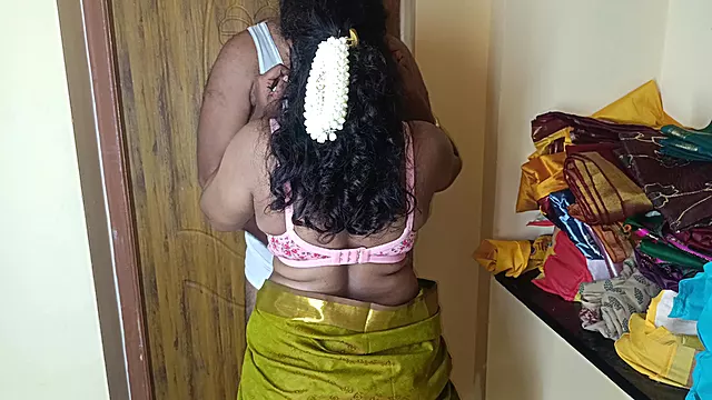 Housewife Enjoying Homemade Sex with Neighbour