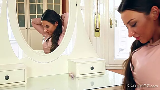 شلوار, سبزه بالغ, اب ریهتن روی شلوار, تک نفره با پاشنه بلند, از پشت کون پاشنه بلند, میلف پاشنه بلند