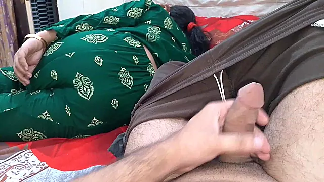 Sharing the Bed with the Stepmother Again - She Because Is Very Hot