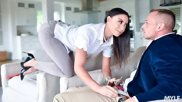 Nohy, Honění Čuráka, Hluboké Líbání, Dlouhé Honění, Ve Stoje, Mladé Nohy, Teen Honění, Vystřik Na Teen