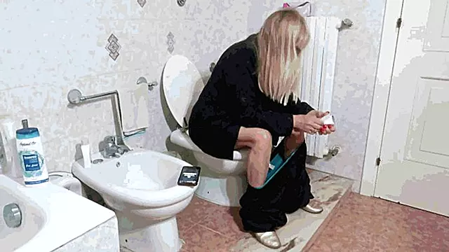 Morning toilet 5 AVI