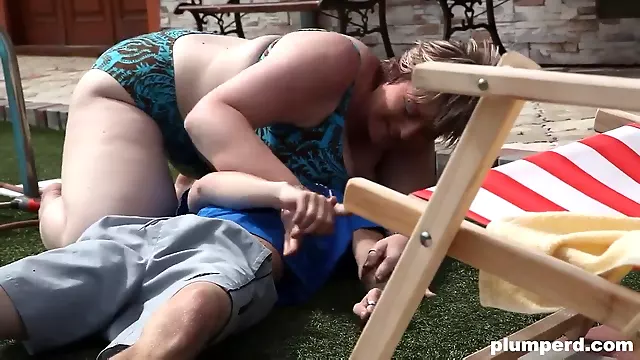 Struggling with a big woman