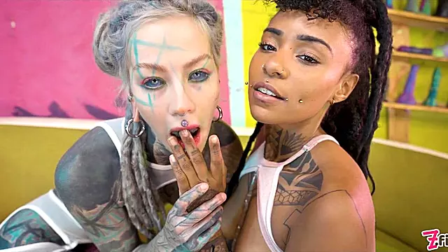 Anuskatzz captivates with daring, sultry lesbian backdoor action.