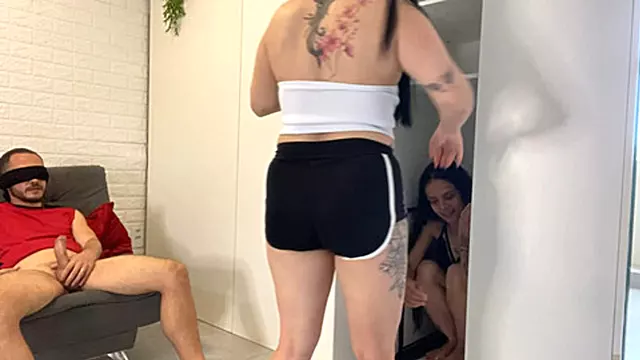 Amatur Lesbians, Blidfold Threesome, Rambut Coklat Kontol Besar, Istri Rambut Coklat, Friend Suami