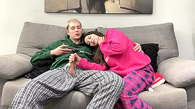 Sie Wichst Bruder, Brünett Handjob, Brünette, Deusch Handjob, Wichsen, Homade Wichsen, Treten