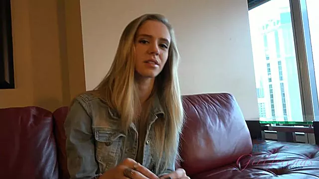 Amateri Blondýna, Amateur Prsa, Hubeny Blondyny, Blond Malá Prsa, Tetování Blondýna, Blond Na Kozy