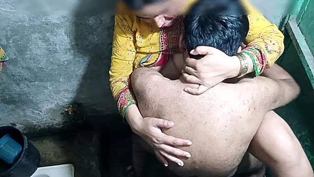 Desi style with sexy sister-in-law Abida Parveen