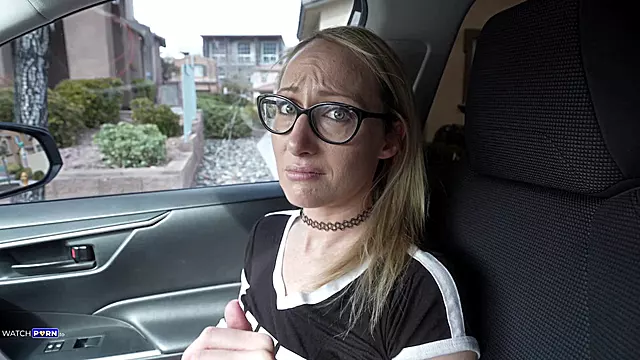 Amateur Diep Keel, Amateur Met Bril, Diep In De Keel Pijpen, Blowjob Met Bril
