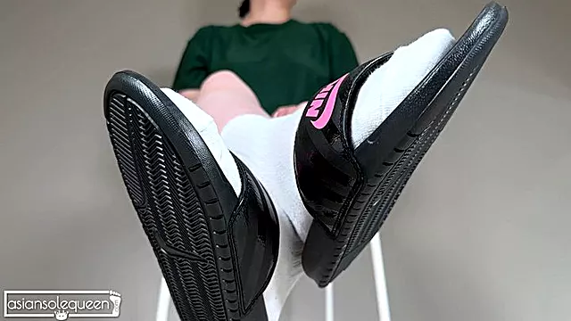 Asiat Fetish, Strømper Asien, Cumshot På Fødder, Fødder Strømper, Fodfetish, Sure Tæer, Ydmyget Fetish