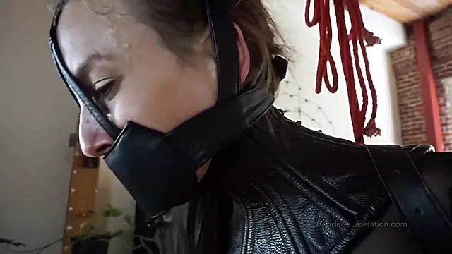 Dicke Titten Bdsm, Stiefel Bdsm, Große Tittenfick, Mega Hängetitten, Grosser Naturbusen Draussen