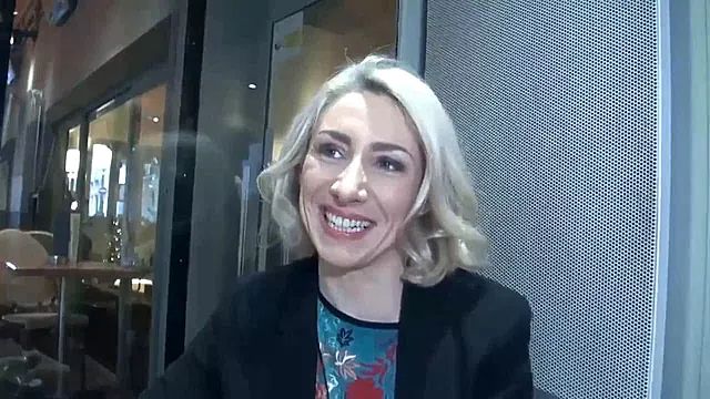 Blondia Perseeseen, Blondi Sukat, Suihinotto Isot Tissit, Milf Suihinotto, Isot Tissit Blondi