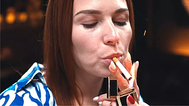 Velike Sise, Pušenje Cigarete, Fetish Kurac, Svršavanje I Drkanje, Savrseno Drkanje, Drkanje I Masturbiranje