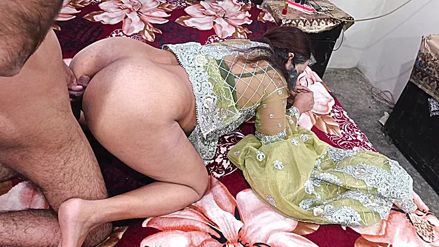 Indian Desi Aunty Amature Fucked Hard in Doggystyle Beautiful Asshole Indian Aunty Sex Xxxxx Hindi Audio