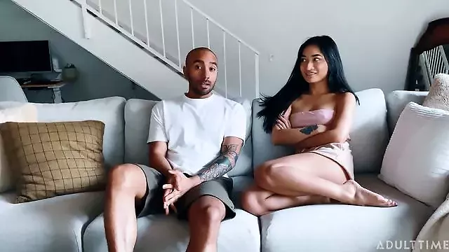 Asiatky Teen, Asiatky Vystrik, Tetovaný Čurák, Cerny A Asiatka, Asiatky Líbání, Honění A Výstřiky Náctileté