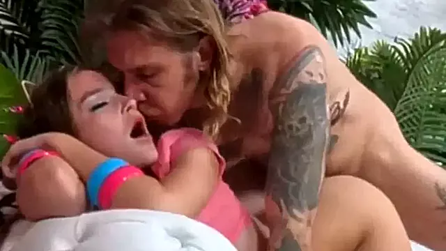 Blondes Gorges Profondes, Enbaler Sur Une Bite, Levrette Vaginal, Potelee Petit Seins, Fessee Dur