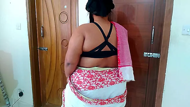 Desi Sexy Friend's MILF Was Cleaning the House When Neighbor Boy Saw Her and Fucked - Rajasthani Homemade Sex