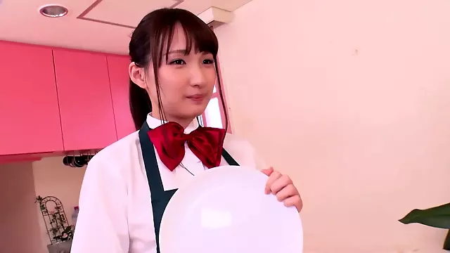 The waitress cant stay in control