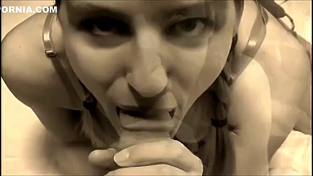 Velké Kozy A Péro, Tit Kurva Čurák, Penis Je Hlboko, Výstřiky Na Obličej, Vystriky Na Kozy