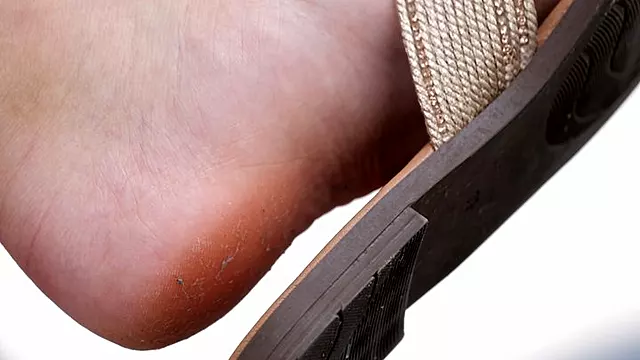 Dangle Feet, Dreckige Füsse, Dreckige Stiefel, Stiefel Füße, Fussfetisch, Heiße Fußfetisch, Füße