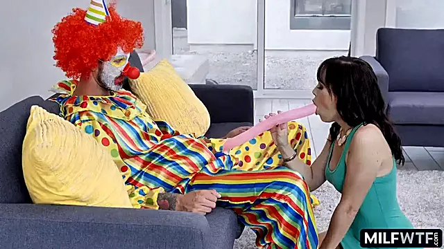 Muie La Petreceri, Nevasta Mea Suge Pula, Isi Da Nevasta, Muie Cu Mature, Milf Mame, Filme Porno Mature