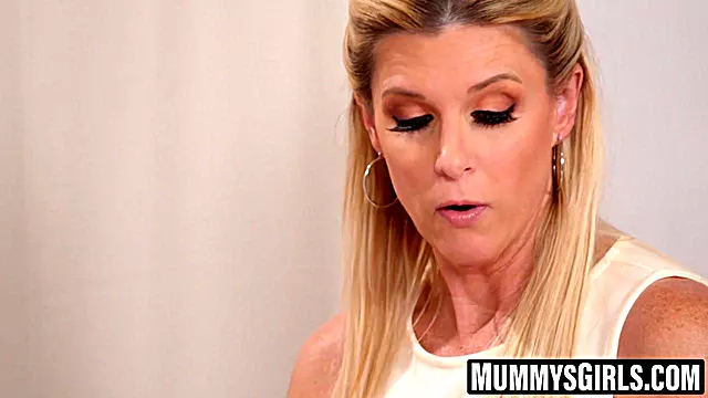 Blond Teen Milf, Indisch Mom, Latina Lesben, Fette Latina, Lesben Scissoring, Stiefmutter Lesbisch